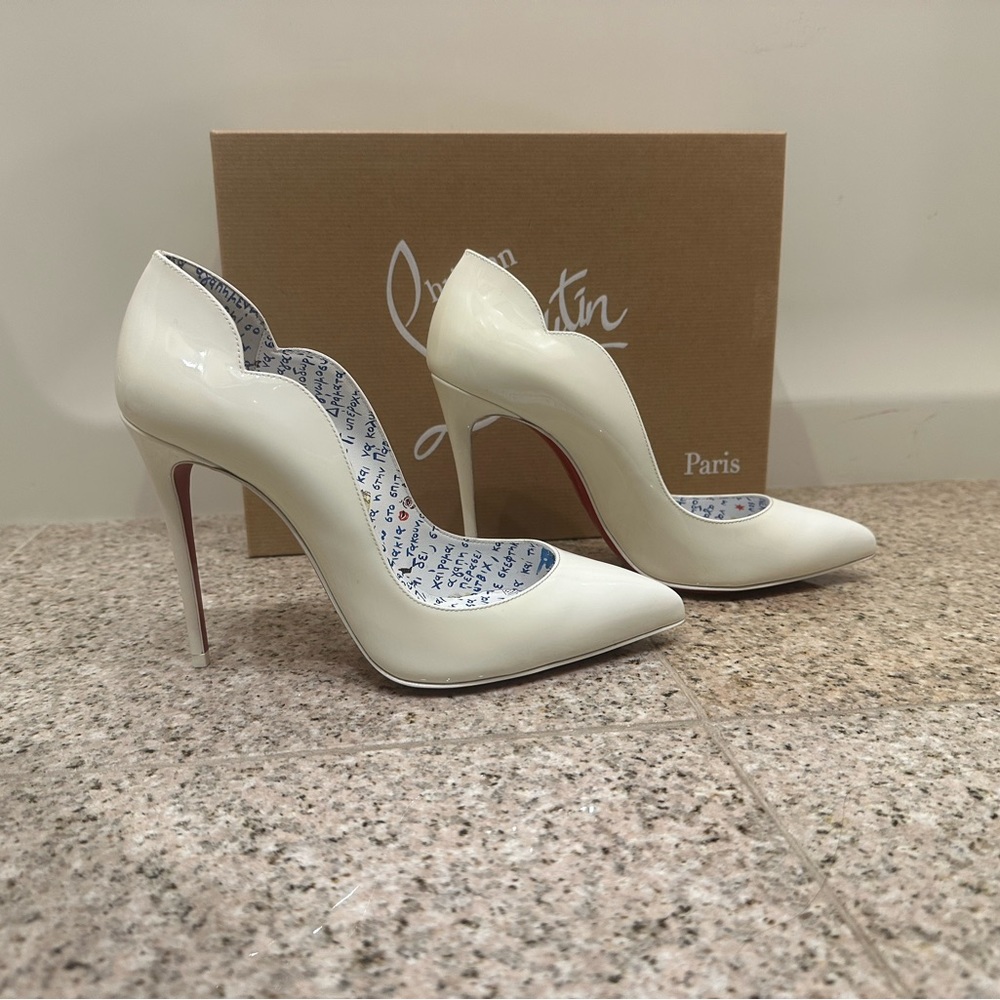 AUTHENTIC Christian Louboutin Pumps